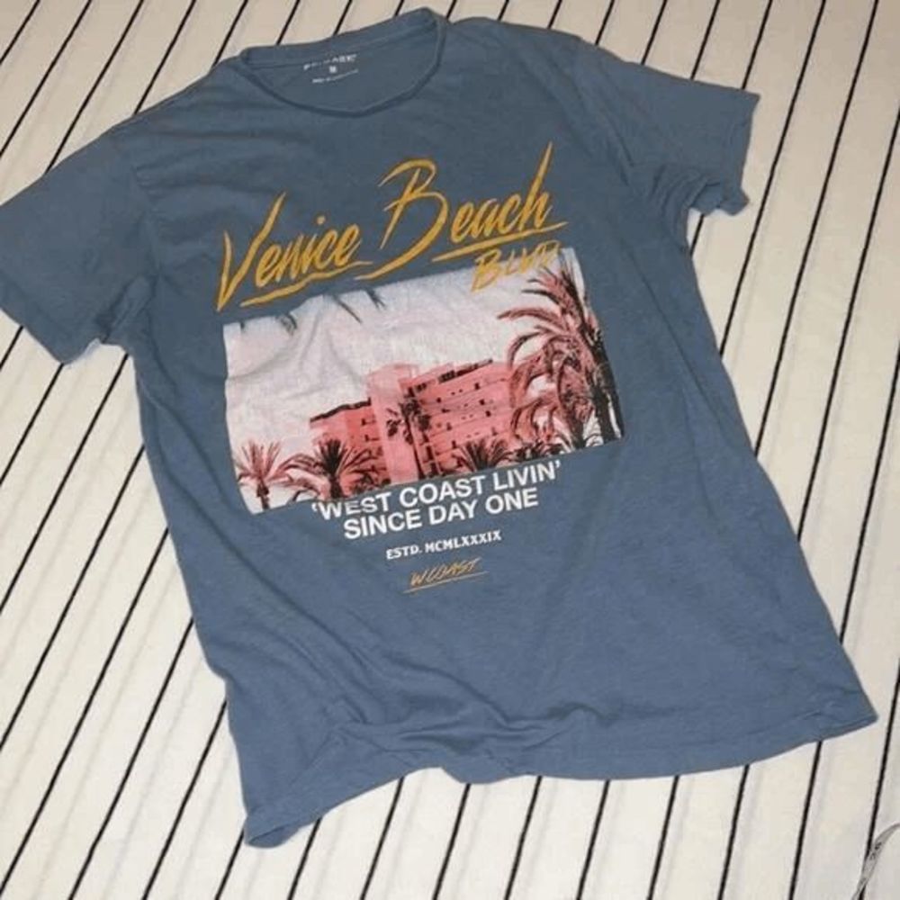 Primark Venice Beach Graphic T-Shirt, Size Medium.